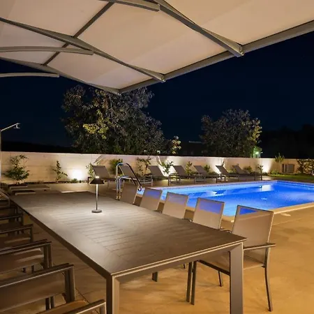 Lucilla By Guide Willa Dajla