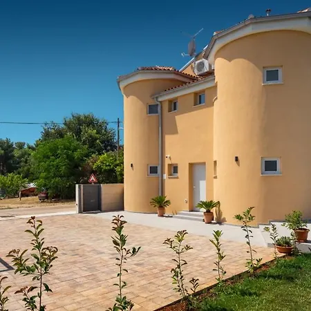 Willa Lucilla By Guide