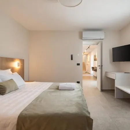 Willa Lucilla By Guide