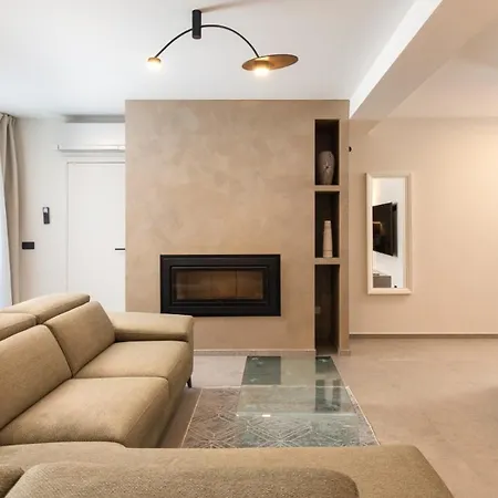 Lucilla By Guide Villa *