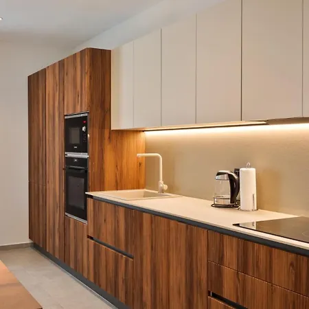 Willa Lucilla By Guide