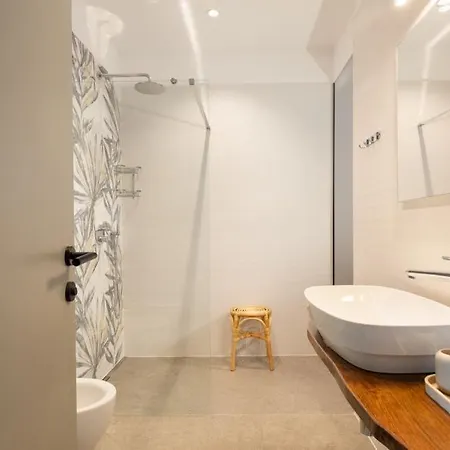 Lucilla By Guide Villa