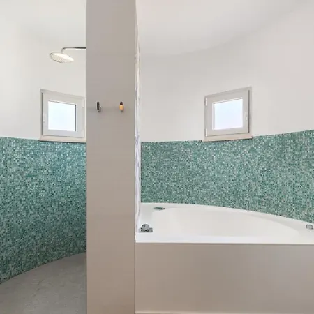 Villa Lucilla By Guide