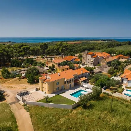 Lucilla By Guide Dajla