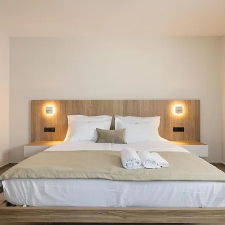 Lucilla By Guide Villa