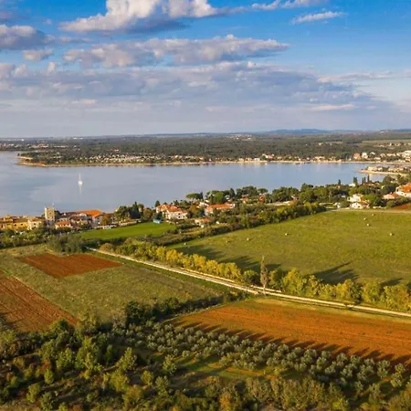 Lucilla By Guide Dajla