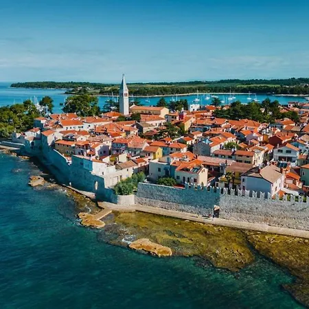 Lucilla By Guide Villa