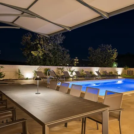 Villa Lucilla By Guide