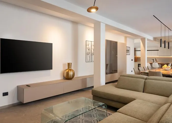 Lucilla By Guide Villa *