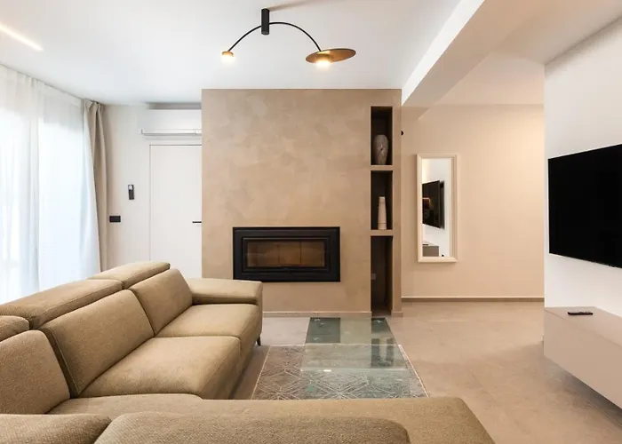 Lucilla By Guide Villa *