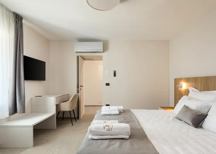 Lucilla By Guide Villa *