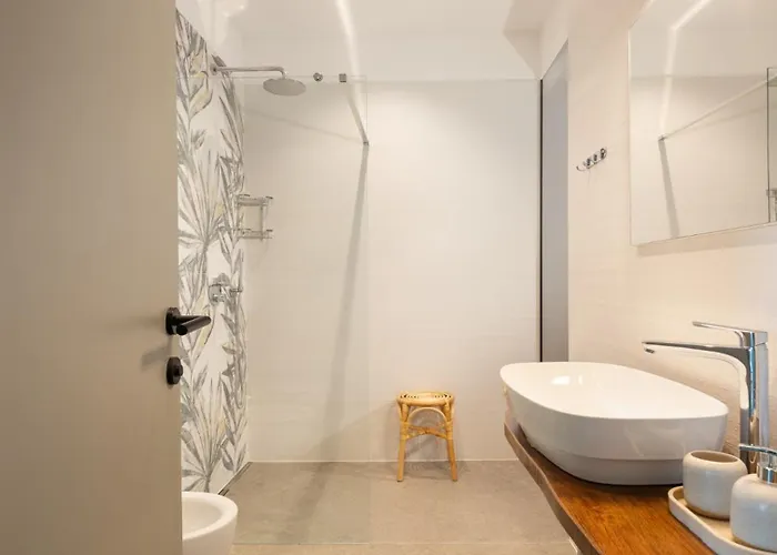 Lucilla By Guide Villa