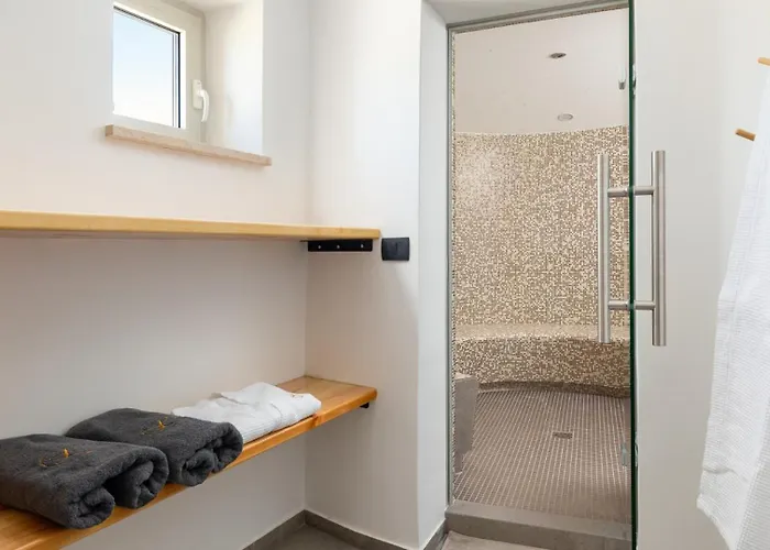 Villa Lucilla By Guide