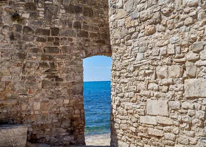 Lucilla By Guide Dajla