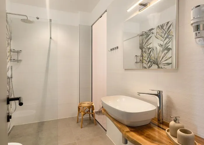 Lucilla By Guide * Dajla